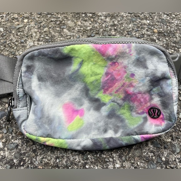 Lululemon Everywhere Belt Bag - Picture 8 of 10
